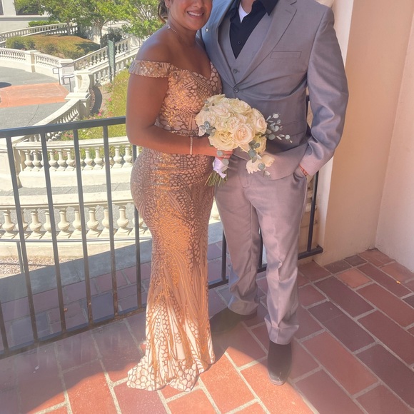 Gold bridesmaid dresses - Picture 3 of 3